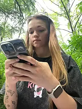 AishaLeclerc – webcam model profile photo Image 2