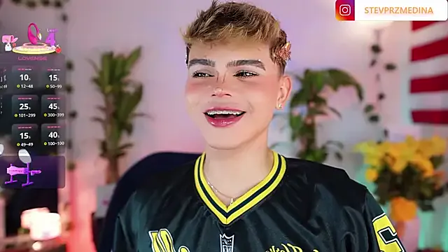 AishaNowak – webcam model profile photo Image 18