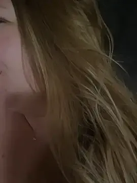 CheerryX – webcam model profile photo Image 6