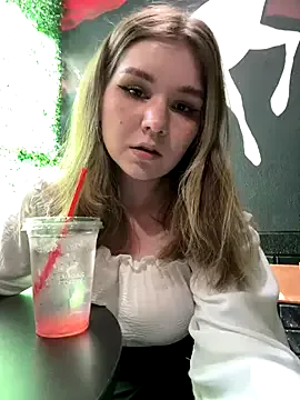 alanna_Micheles – webcam model profile photo Image 2