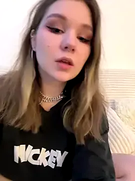 alanna_Micheles – webcam model profile photo Image 9