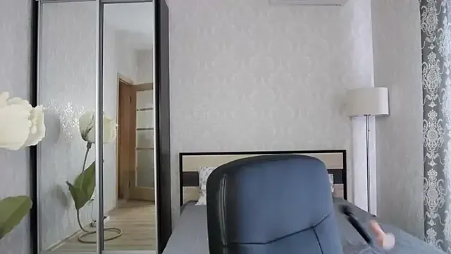 AmyBelmontt – webcam model profile photo Image 2