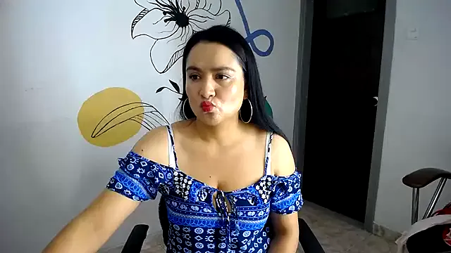 KaraNoir – webcam model profile photo Image 6