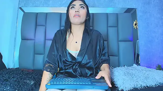 GreciaMorgan – webcam model profile photo Image 2