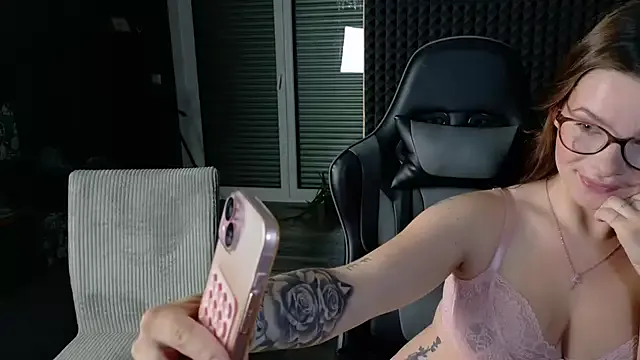 SophieBlaake – webcam model profile photo Image 14