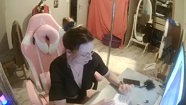 AshleyPusset – webcam model profile photo Image 9