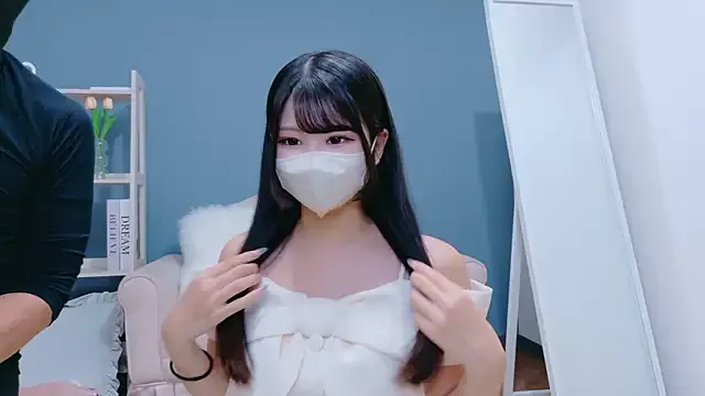 ChloeeGill – webcam model profile photo Image 2