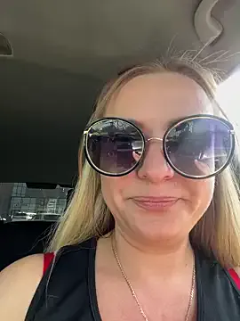 miamellycious – webcam model profile photo Image 13