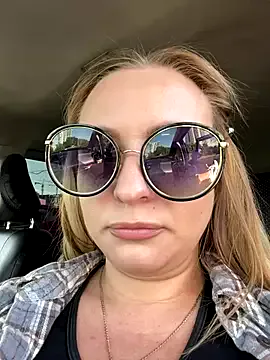 miamellycious – webcam model profile photo Image 9