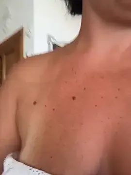 NiaPineda – webcam model profile photo Image 12