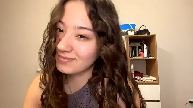 AmyBelmontt – webcam model profile photo Image 11