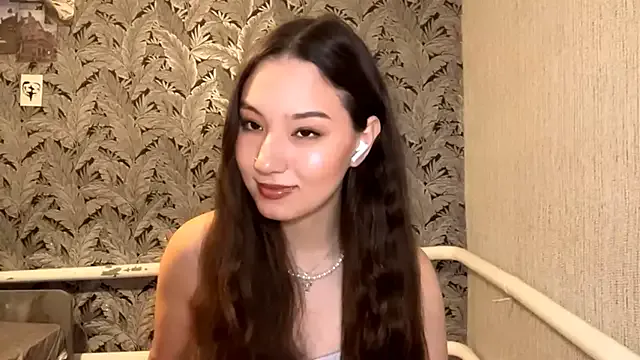 AmyBelmontt – webcam model profile photo Image 2