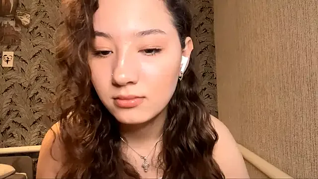 AmyBelmontt – webcam model profile photo Image 7