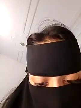 AmyBelmontt – webcam model profile photo Image 16