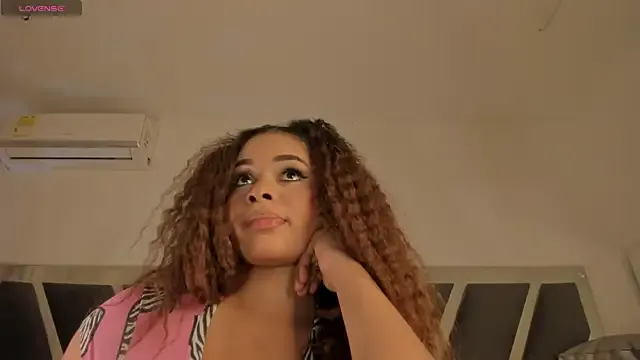 JazzieXo – webcam model profile photo Image 19