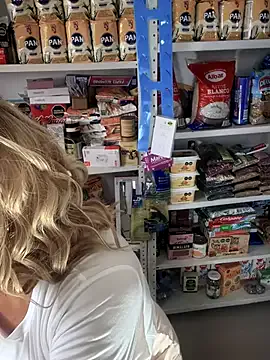 AmyBelmontt – webcam model profile photo Image 7