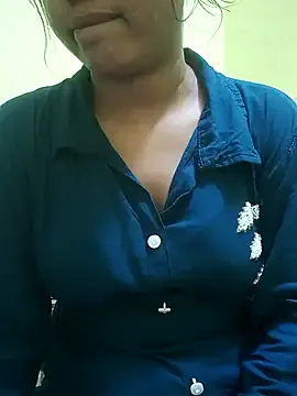 Noya – webcam model profile photo Image 4