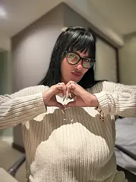 AmyBelmontt – webcam model profile photo Image 3