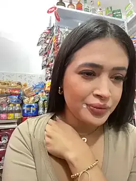 CurvyAnonymousGirl89 – webcam model profile photo Image 12