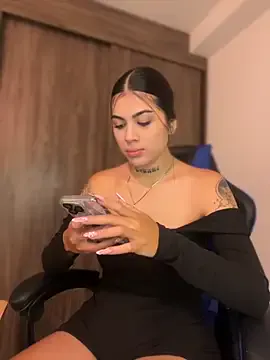 Aurorashadow – webcam model profile photo Image 12