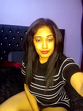 PaulinaSwift – webcam model profile photo Image 7