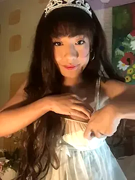 EMYCLARK – webcam model profile photo Image 2