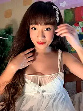 EMYCLARK – webcam model profile photo Image 3