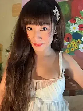 EMYCLARK – webcam model profile photo Image 4