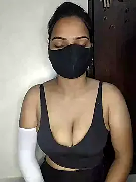 AmyBelmontt – webcam model profile photo Image 2