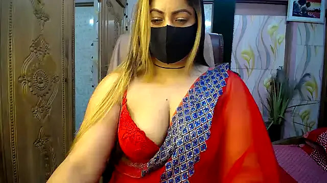 SophieBlaake – webcam model profile photo Image 12