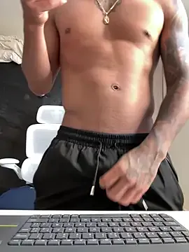 tai_fun – webcam model profile photo Image 13