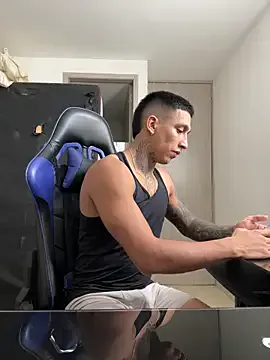 tai_fun – webcam model profile photo Image 3