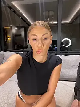 XxAlliGirlNextDoor – webcam model profile photo Image 15