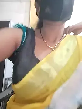 LunaKrismas – webcam model profile photo Image 4