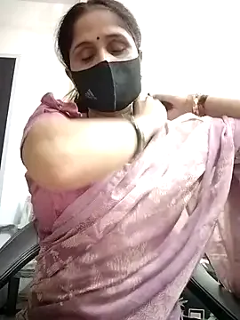 LunaKrismas – webcam model profile photo Image 8