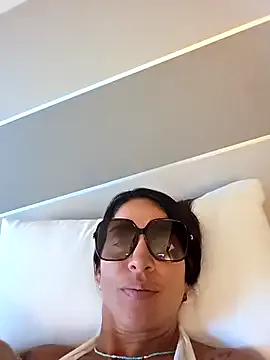 oxo_yuna_oxo – webcam model profile photo Image 13