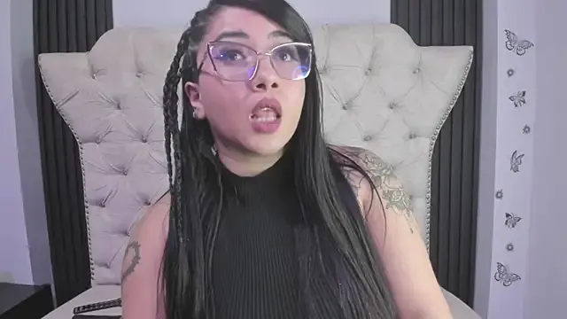 LittleGianna – webcam model profile photo Image 7