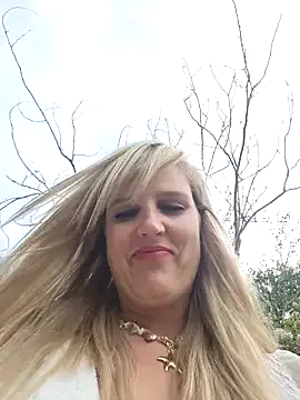 AmyBelmontt – webcam model profile photo Image 12