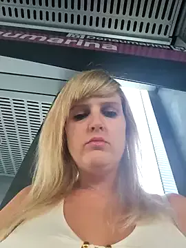 AmyBelmontt – webcam model profile photo Image 15