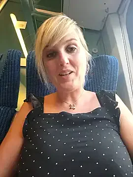 AmyBelmontt – webcam model profile photo Image 7