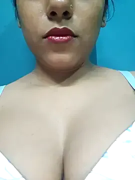 JuliaQuinn – webcam model profile photo Image 13