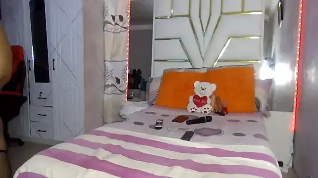 ChloeDevine – webcam model profile photo Image 15