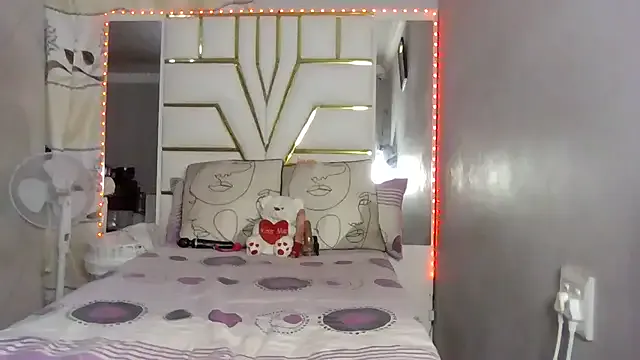 ChloeDevine – webcam model profile photo Image 16