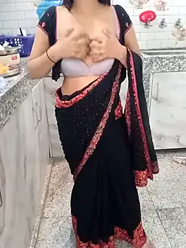 LunaKrismas – webcam model profile photo Image 2