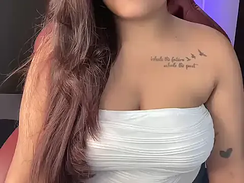 ElmaSmallman – webcam model profile photo Image 15