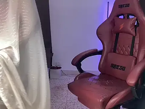 ElmaSmallman – webcam model profile photo Image 18