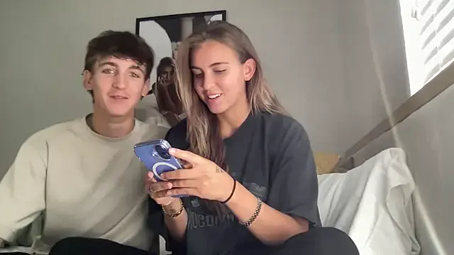 AuroraRuiz – webcam model profile photo Image 3