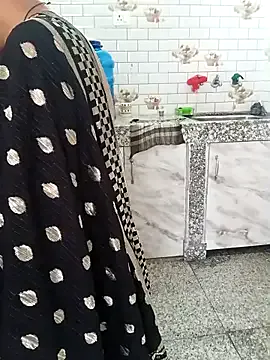 Fire-18 – webcam model profile photo Image 17