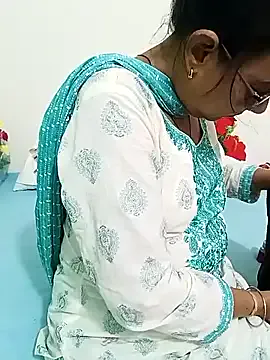 Fire-18 – webcam model profile photo Image 8