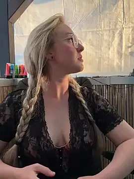 ElaraMorel – webcam model profile photo Image 6